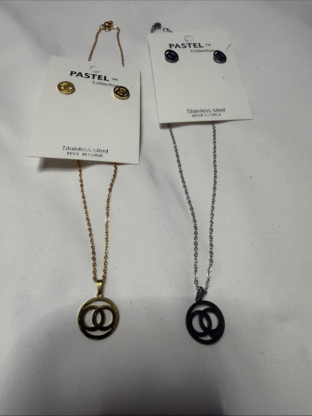 Set of 2 PASTEL Collection Interlocking Circle Pendant Necklace - Gold n Silver